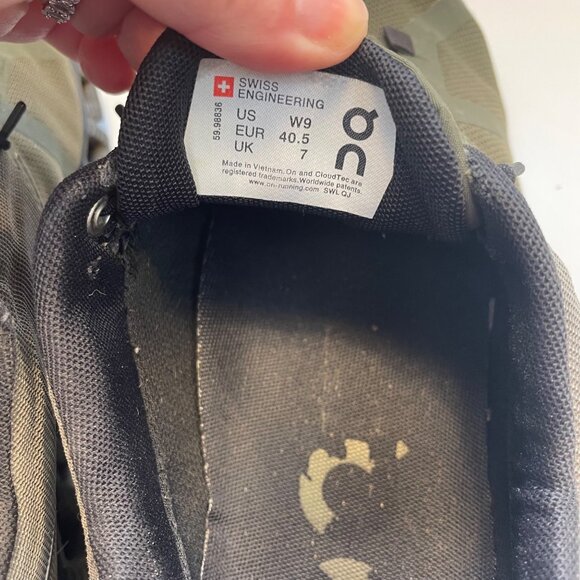 OnCloud Waterproof Running Shoes, Women's Size 9 - Picture 7 of 10